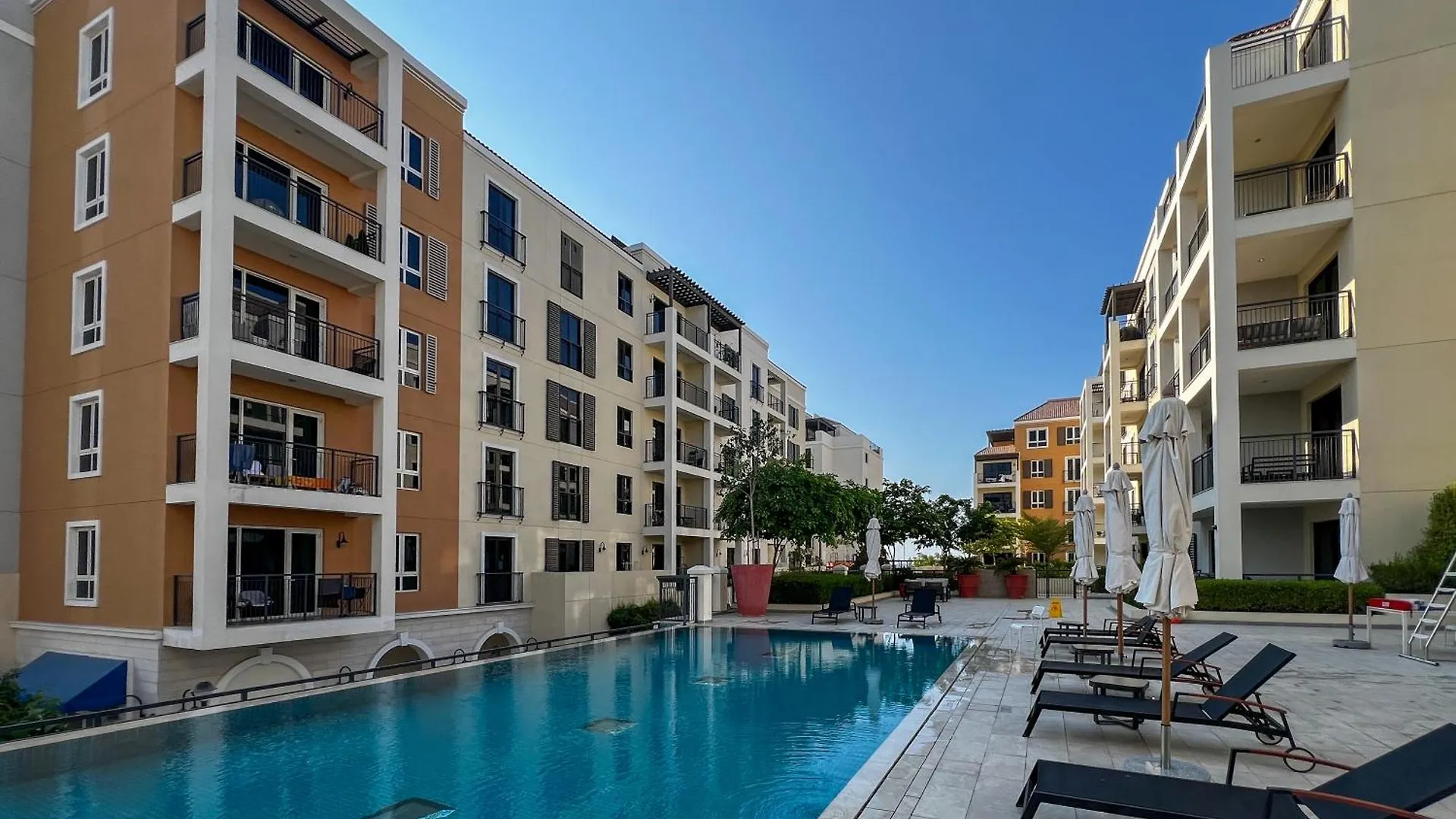 Exquisite 2Br Apartment In La Cote Building 5 Dubai