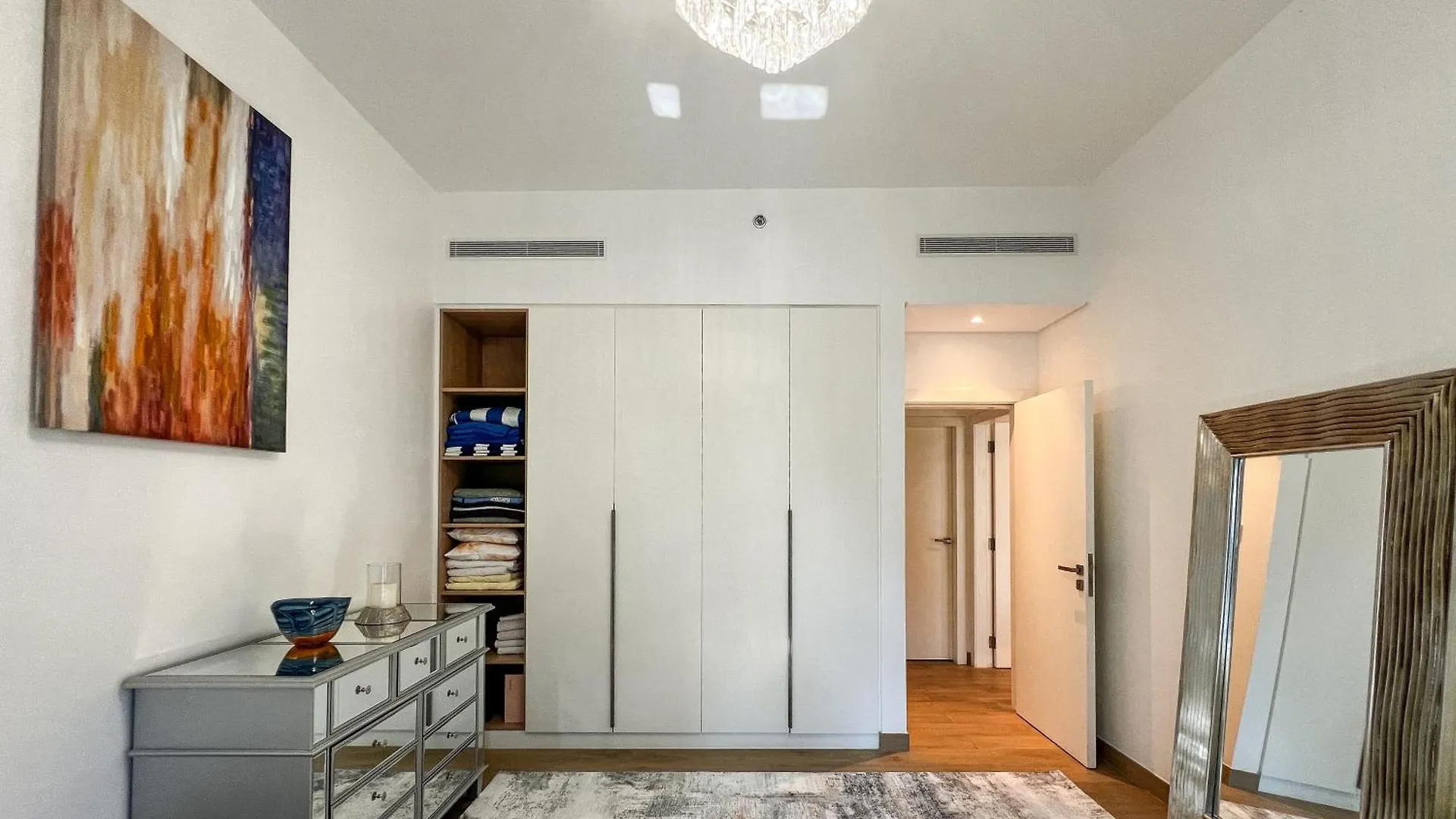 Exquisite 2Br Apartment In La Cote Building 5 Dubai
