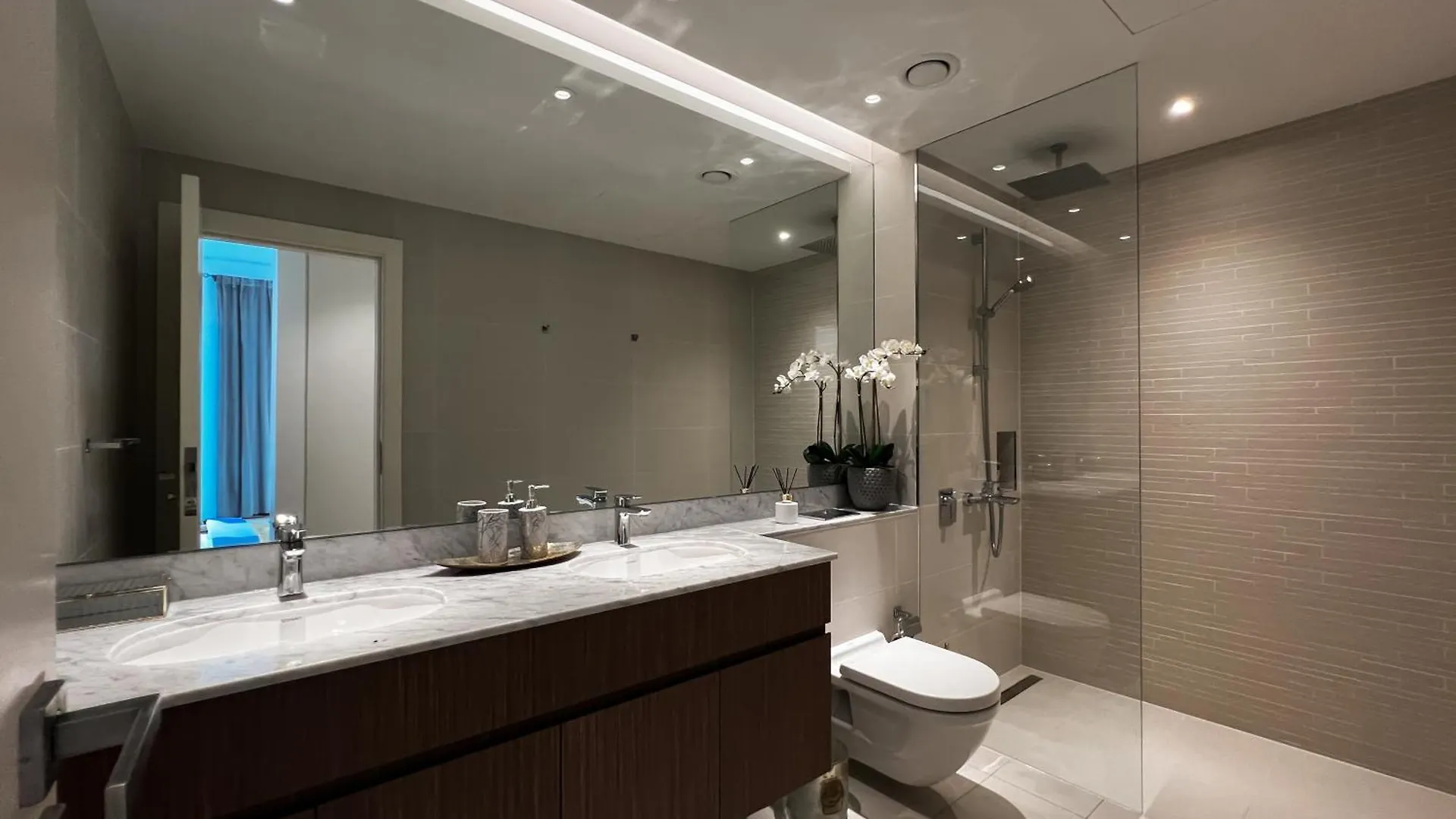 Exquisite 2Br Apartment In La Cote Building 5 Dubai