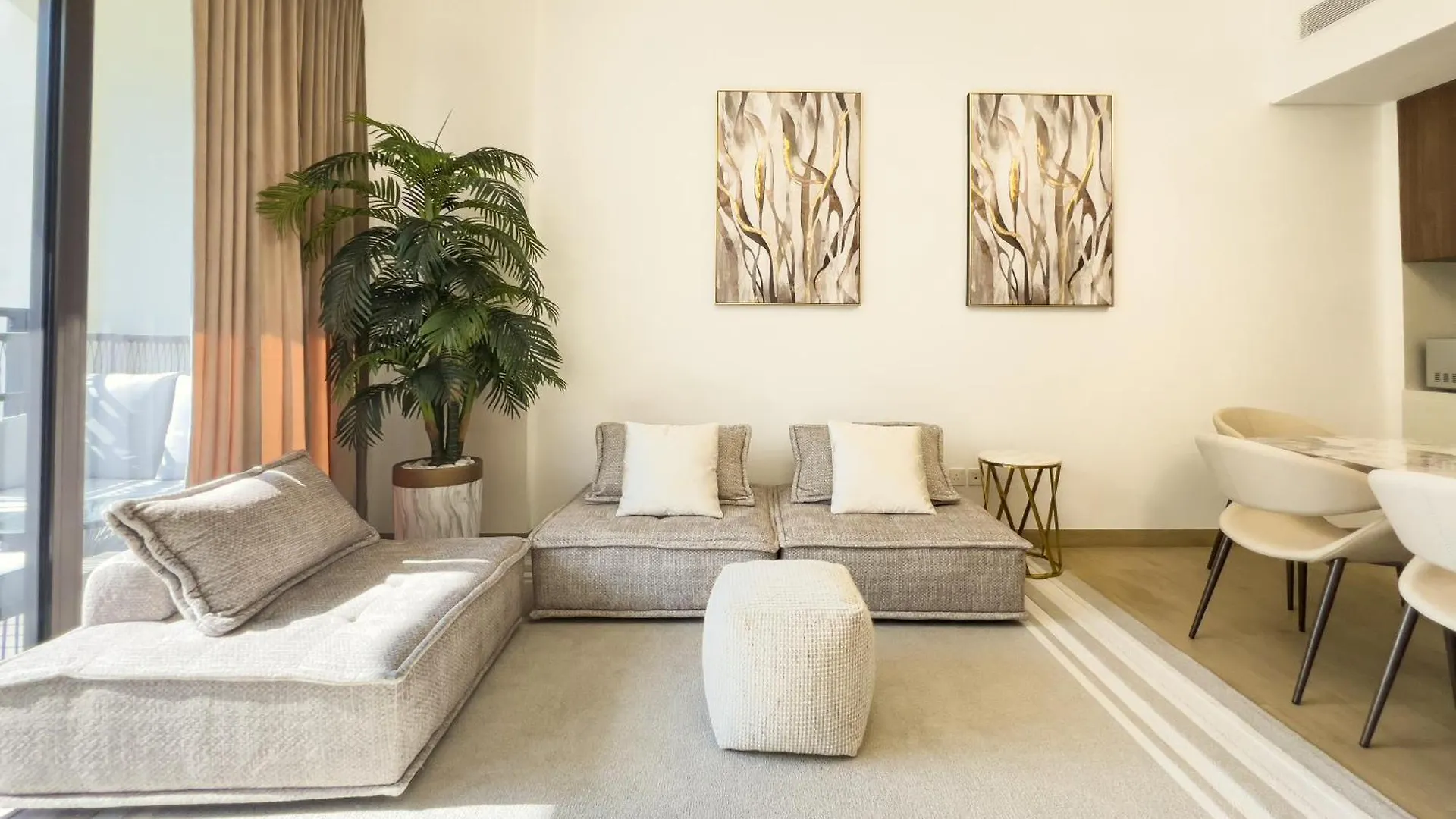 Exquisite 2Br Apartment In La Cote Building 5 Dubai